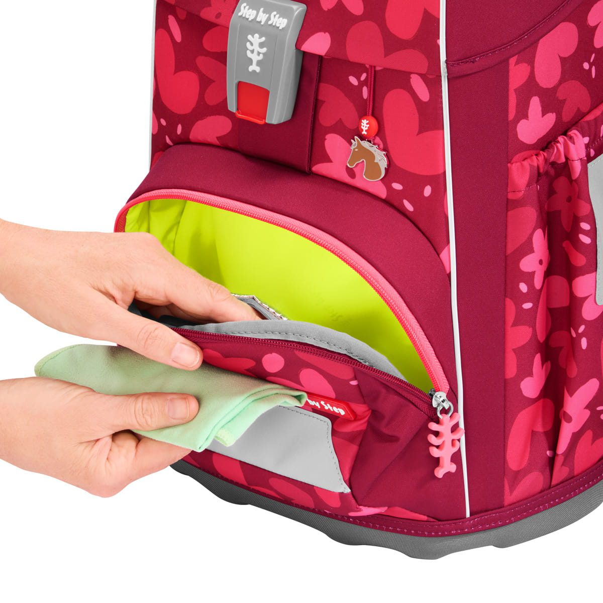 00138056awd4 Step by Step Giant Wild Horse Nora